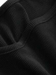 Camiseta ajustada de mujer con hombros abiertos y fruncidos de unicolor elegante, top de verano para salir - Negro - Ver 7