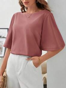 Camiseta elegante y minimalista de mujer con cuello de barco, hombros caídos y mangas cortas, de unicolor - Rosa - Ver 4