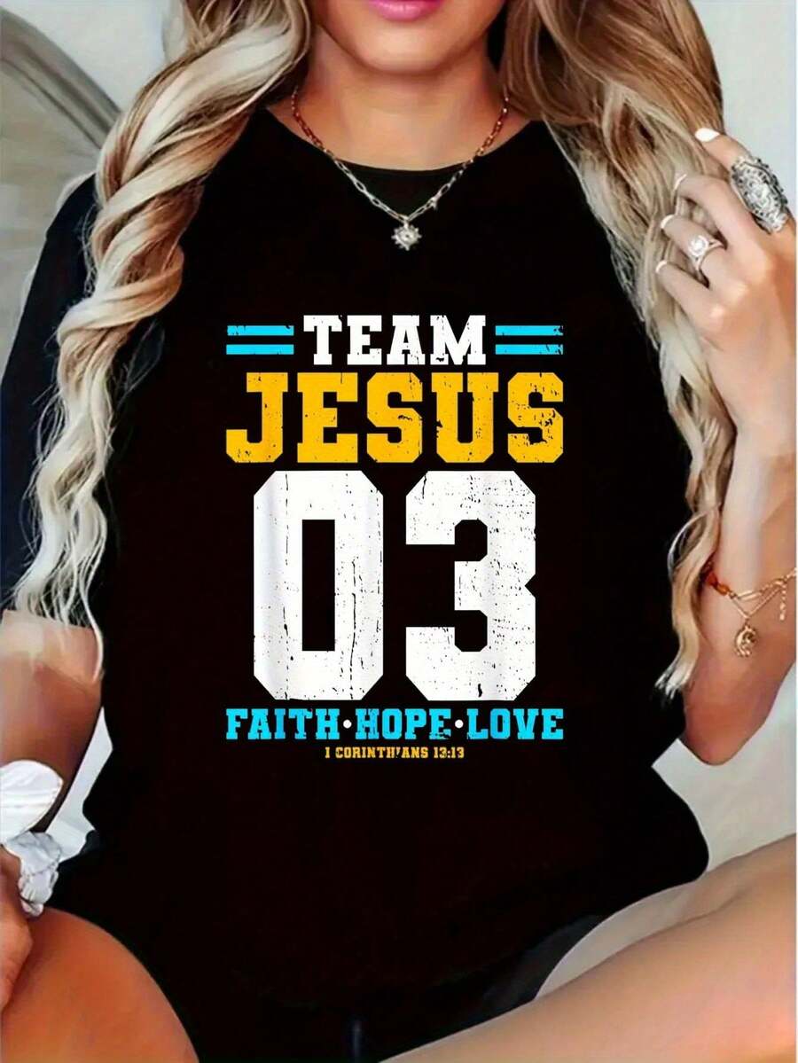 Team Jesus 03 Women's And Unisex Football Shirt - Sports T-Shirt With The Phrase Faith, Hope, Love, Number 03 Design, Lightweight And Breathable Fabric Suitable For Training, Religious Activities And Daily Wear - Machine Washable Football Team Apparel - Unisex, Suitable For Casual Daily Outings, Short Sleeve Summer T-Shirt, Retro Y2K Print T-Shirt. - 黑色 - 查看 1