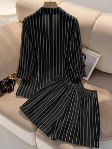 Conjunto de 2 piezas de chaleco sin mangas y pantalones cortos con estampado de bambú y rayas de aspecto de lino, estilo callejero francés elegante y vintage, versátil para negocios, oficina, vacaciones y verano - Blanco y Negro - Ver 2