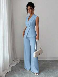 Conjunto de oficina elegante para mujer, compuesto por una chaqueta blazer sin mangas con cuello y bajo asimétrico, con hebilla metálica en la cintura, combinada con pantalones de cintura elástica.Conjunto de 2 piezas elegante para primavera/verano, atuendo formal y de clase para mujer. - Azul - Ver 5
