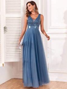 Vestido de dama de honor formal de línea A con escote en V sin mangas, bordado y de malla, vestido de fiesta elegante, vestido de invitado de boda formal, vestido de ceremonia de graduación, vestido de noche de primavera - Niebla azul - Ver 6
