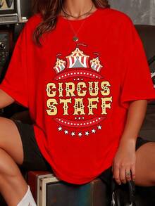 Estampado circense vibrante carpas a rayas banderas CIRCUS STAFF letras doradas vintage Banners y estrellas evocan magia alegría nostalgia de grandes espectáculos diversión única Camiseta de mujer 100% algodón casual divertido,Prendas callejeras de estilo fiesta y carnaval con blusas transpirables para uso diario y actividades. - Rojo - Ver 7