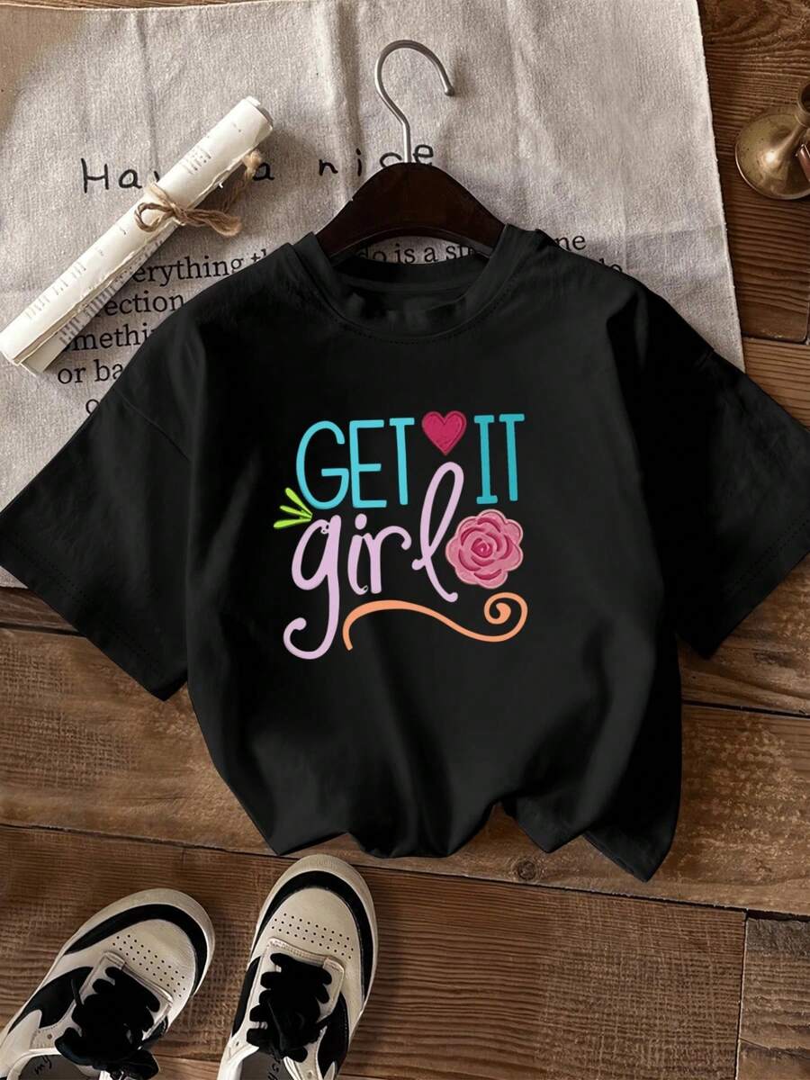 Short Sleeves. Motivational Phrase With Pink Heart And Flower Symbolizing Confidence, Energy, And Encouragement To Achieve Goals, Inspiring A Positive Attitude And Joy. Modern Casual Women's T-Shirt. Leisure - 黑色 - 查看 1
