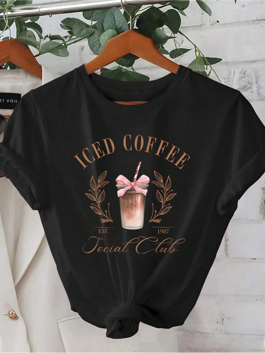 Women's "Top Of The Party" T-Shirt With Fun Design, Casual Women's T-Shirt With "Iced Coffee" Print, Short Sleeve, Round Neck, Beige With Pink Bow And Leaf Design. Machine Washable, Perfect For Spring/Summer Outings And Parties. Women's Blouses. - 黑色 - 查看 1