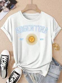 One Piece Of Stylish Women's Short-Sleeved T-Shirt, 100% Cotton, Printed With The Words "ARGENTINA EST 1816" And A Sun Design. Comfortable, Soft, And Breathable. Fashionable, Easy-To-Wear, Vintage, Cool, And Casual Tops, Suitable For Everyday Wear In Spring, Summer, And Autumn. Unisex Vintage Urban Style T-Shirt, Cotton, Short Sleeve, Round Neck, Breathable, Soft, And Versatile - 白色 - 查看 1