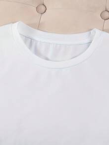 This Lightweight, Short-Sleeved, Loose-Fitting T-Shirt, Printed With "CHAMPAGNE Please," Exudes French Elegance And A Touch Of Sophistication. Paired With Jeans And Loafers, It Creates A Chic, French-Inspired Look. Perfect For Everyday Casual Wear. - 白色 - 查看 3