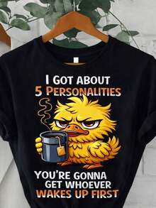 Soft Plus - Plus Printed T-Shirt - Plus - Plus Black Casual - 'I Have Around 5 Personalities', With A Fun Design Of A Girl And A Cup Of Coffee, Short Sleeves, Loose Fit, Fun And Humorous, Perfect For Coffee Lovers And Mood Swing Lovers, Stylish Blouses For Women. - 黑色 - 查看 7