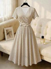 YHHFranclia Nuevo vestido de verano/primavera de estilo vintage con rayas, cuello en V, cintura con torsión, ajuste ceñido, diseño con sentido, estilo casual retro, adecuado para uso diario, ir al trabajo, vacaciones, fiestas y otras ocasionesYHH - Albaricoque - Ver 1