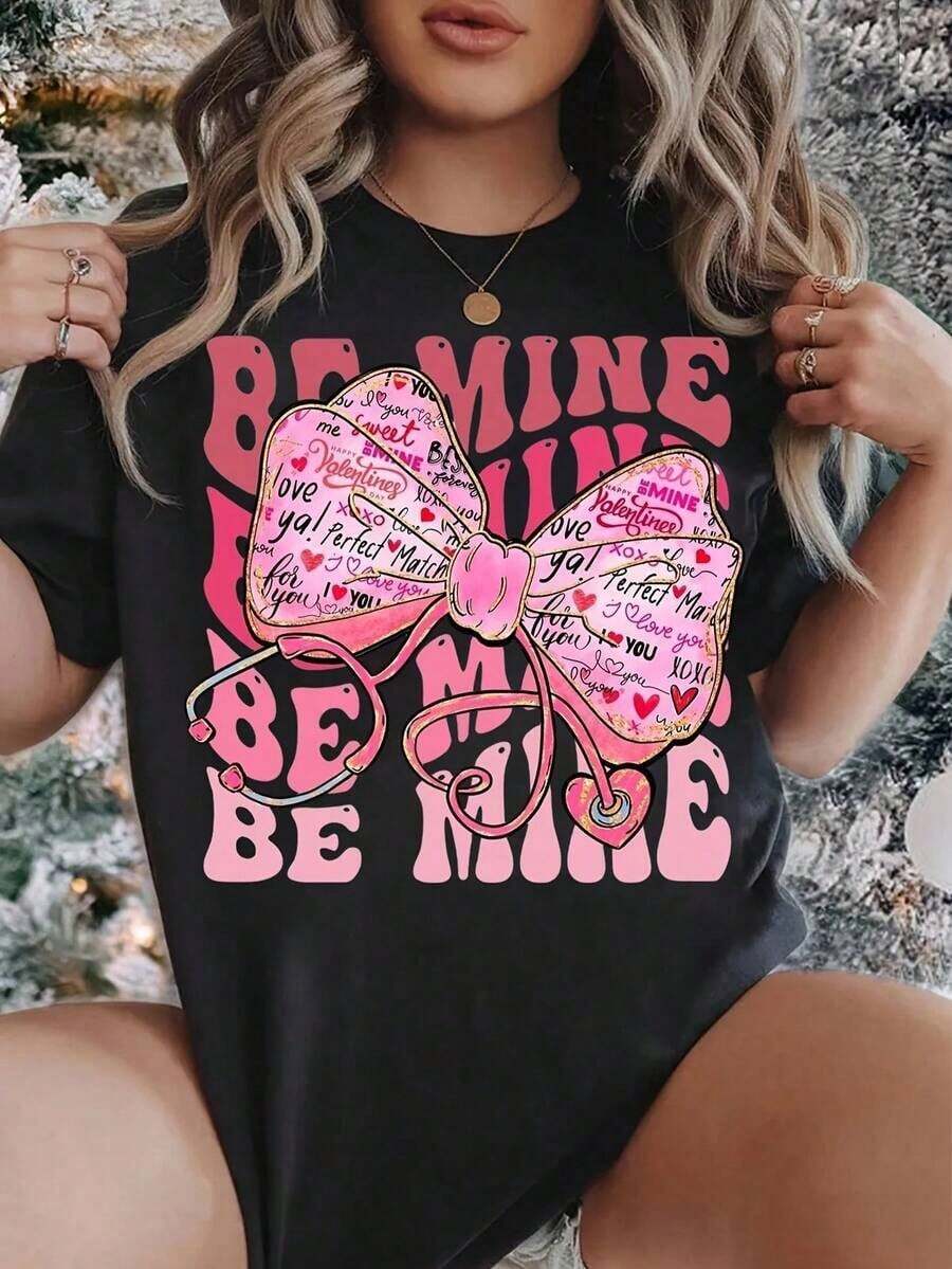Camiseta de Cuello Redondo para Mujer con Estampado Love Bow Be Mine, Manga Corta, Top Casual para el Día de San Valentín, playeras de mujer - Negro - Ver 1