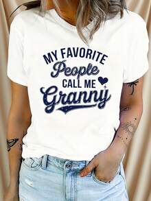 Women's Modern, Casual T-Shirt, Perfect For Parties And Lounging At Home. Made From 100% Cotton, It Features A Relaxed Fit And A "MY FAVORITE People CALL ME Granny" Print. This Short-Sleeved, Crew-Neck Top Is Ideal For Spring And Summer. - 白色 - 查看 2