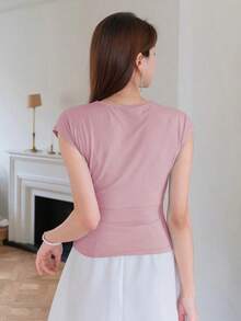 Camiseta de verano para mujer de unicolor con cuello en V cruzado y pliegues ajustados - Rosa - Ver 3