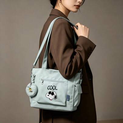 Miniso Bộ 2 túi tote đa năng cỡ lớn in hình Snoopy "ngầu" trong truyện tranh Peanuts, màu xanh bạc hà, kèm ví đựng tiền xu có thể tháo rời, nhiều cách mang, lý tưởng cho công việc, du lịch, mua sắm và sử dụng hàng ngày.