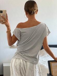 Camiseta de manga corta ajustada con hombros descubiertos y fruncidos a rayas para mujeres - Blanco - Ver 2