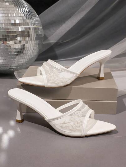 1 đôi sandal cao gót màu trắng, màu trơn, chất liệu lưới thoáng khí với quai thêu, mũi nhọn hở gót, kiểu dáng slip-on, thời trang, thanh lịch kiểu công chúa, phù hợp cho mặc hàng ngày, đi nghỉ mát, dự tiệc, mẫu mới mùa xuân/hè.