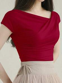 Camiseta de manga corta ajustada con cuello asimétrico y fruncido, de unicolor, para salir, para mujer de verano - Rojo - Ver 1