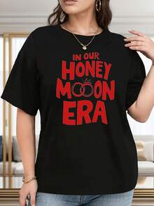 Camiseta holgada de algodón 100% para mujer de talla grande con el eslogan "Honeymoon Era" - blanca con letras rojas y diseño de anillo de boda, cuello redondo, estilo casual, adecuada para regalos de despedida de soltera, viajes de luna de miel y uso diario, lavable a máquina, ideal como regalo de boda. - Blanco - Ver 7