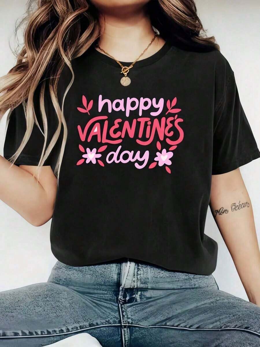1 Pack Women's Happy Valentine's Day Printed T-Shirt, 200gsm Round Neck - Casual And Breathable Polyester Knit T-Shirt For All Seasons. These Round Neck Printed Short Sleeve Casual Everyday T-Shirts Are Excellent Gifts For Friends And Family. Made Of 100% Cotton, They Feature A Youthful And Fashionable Design. - 黑色 - 查看 1