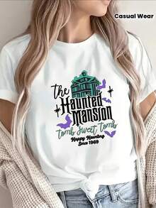 Short-Sleeved Polyester T-Shirt With A Haunted Mansion Design, Ideal For Halloween Parties Or Visits To Theme Parks. Lightweight And Durable, Featuring A "Tomb Sweet Tomb" Graphic In Purple And Teal. Comfortable Fit For Casual Wear At Home Or Outdoors. - 白色 - 查看 1