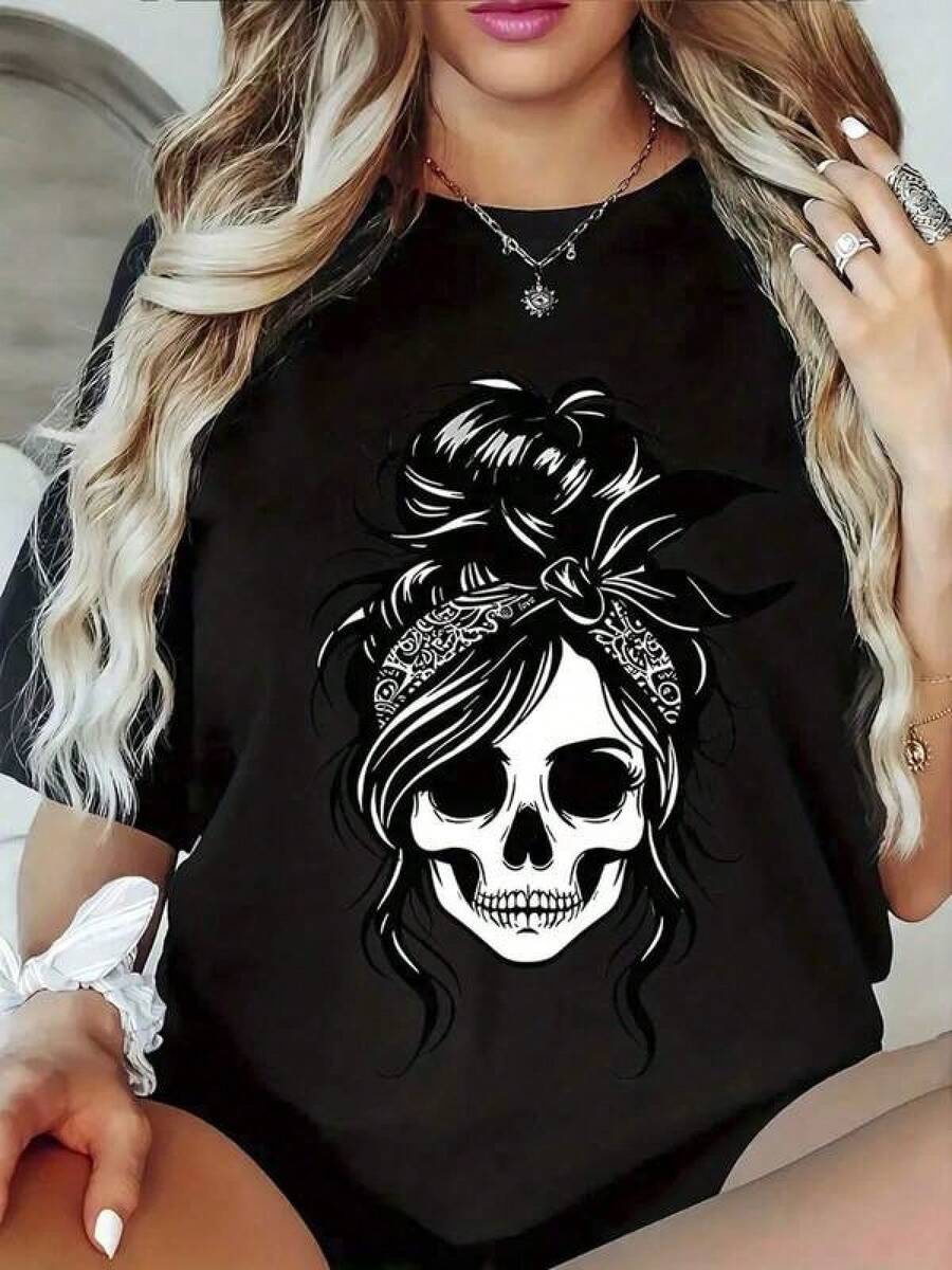 T-shirt única con diseño de mujer estilizada y toque vanguardista y2k ideal para destacar tu estilo urbano, cómoda y versátil perfect para cualquier ocasión y para los amantes de la moda que buscan resaltar su personalidad en cada look Cómoda y versátil para escuela, trabajo, salidas y eventos casuales - Negro - Ver 1