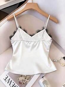 Top de camisola de satén con parches de encaje ajustado, chaleco casual y elegante para verano, vacaciones en la playa y viajes para mujeres - Blanco - Ver 2