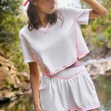 WanderVale RUN HIKE Women V-Neck Short Sleeve Top And Contrasting Trim Mini Skirt 2 Pieces Set Two Pieces Set Women Short Sleeve White Short Set Women Two Pieces Set Women Summer Comfortable Two Pieces Set Women's Short Sets Women's Summer Two Pieces Romper White Crop Top V Neck With Short Sleeve And Shorts With Pink Stitching,Casual,Spring Outfit, Summer Outfit For Women,Going Out Outfits - Blanco - Ver 1