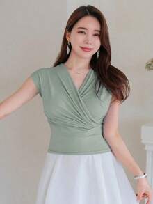 Camiseta de verano para mujer de unicolor con cuello en V cruzado y pliegues ajustados - Verde - Ver 5