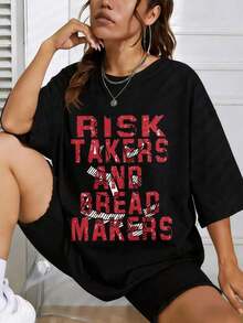 Women's Oversized Cotton T-Shirt With A Graphic 'RISK TAKER AND BREAK MARKS' Print, Featuring Short Sleeves And A Crew Neck, Perfect For Everyday Casual Wear In Summer. They Make Excellent Gifts For Friends And Family. These 100% Cotton T-Shirts Have A Youthful And Modern Design. Casual Blouses For Women. - 黑色 - 查看 1