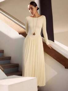 Long Knit Dress With Round Neck, 2026, Elegant Style, Fitted Cut With Petal Design - 淡黃色 - 查看 9
