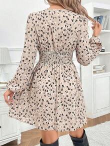 Vestido corto casual sencillo con cuello en V, manga larga, plisado y estampado de todo sobre - Caqui - Ver 2