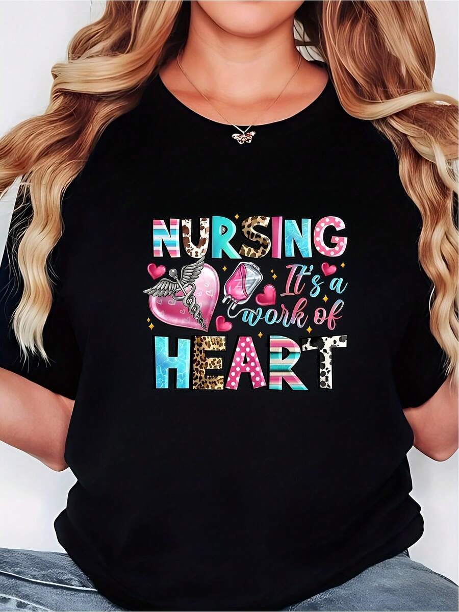 A T-Shirt Designed For Breastfeeding Mothers, Featuring A Heartwarming Design With A Heart Shape, Wings, And A Pink Wand. It Has A Modern Crew Neck And Makes An Ideal Gift For A Loved One. 180g 100% Cotton. - 黑色 - 查看 1