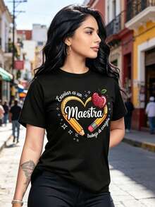 Limited Time Offer, Limited Quantities, Flash ! Women's Casual Shirts, Women's Polyester T-Shirts, Elegant Shirts. Printed T-Shirt With The Word "Teacher" In The Center And Surrounded By A Heart-Shaped Pencil, An Apple, And The Phrase "Teaching Is A Job Of The Heart" At The Top And Bottom. Printed Design, Colorful, Modern, Casual T-Shirt, Crew Neck, Short Sleeves, Ideal For School Or Work, Loose Fit, Fashionable, For Everyday Wear. - 黑色 - 查看 3