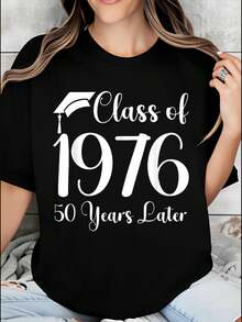 Women's Printed T-Shirt - Casual Short Sleeve Crew Neck T-Shirt In Black With Class Of 1976 Design, 50 Years Later, Relaxed Fit For All Seasons, Perfect For Everyday Wear And Celebration Outfits, Machine Washable. - 黑色 - 查看 1