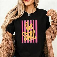 Women's Short-Sleeved T-Shirt With Phrases, Feminine Pink Stripes, Flirty Style Clothing,  Spring T-Shirt With Messages "Be Still" And "Love Like Jesus", Fashionable T-Shirts With Summer Vibes, T-Shirts, Comfortable T-Shirts. - 黑色 - 查看 4