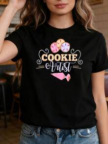 1 camiseta con temática de repostería con el eslogan "COOKIE Artist" impreso, talla grande para mujer, adecuada para primavera y verano. Ideal para estudios de repostería, tiendas de postres, uso diario, reuniones de entusiastas de la repostería, eventos sociales relacionados con la comida y entornos de estilo de vida creativo. De manga corta, ideal para un look casual y elegante al salir. 100% algodón, 180g. - Negro - Ver 6