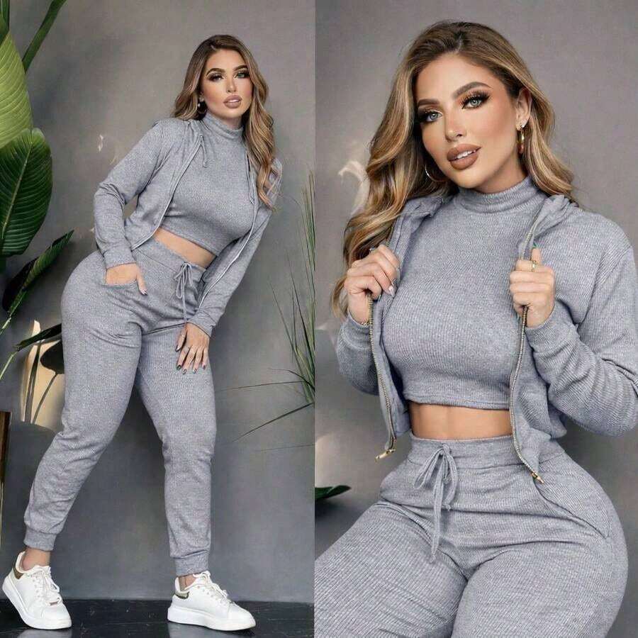 Conjunto para Dama de 3 Piezas
Blusa
Pantalón
Sudadera con gorro - Gris - Ver 1