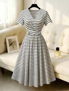 YHHFranclia Nuevo vestido de verano/primavera de estilo vintage con rayas, cuello en V, cintura con torsión, ajuste ceñido, diseño con sentido, estilo casual retro, adecuado para uso diario, ir al trabajo, vacaciones, fiestas y otras ocasionesYHH - Blanco y Negro - Ver 4