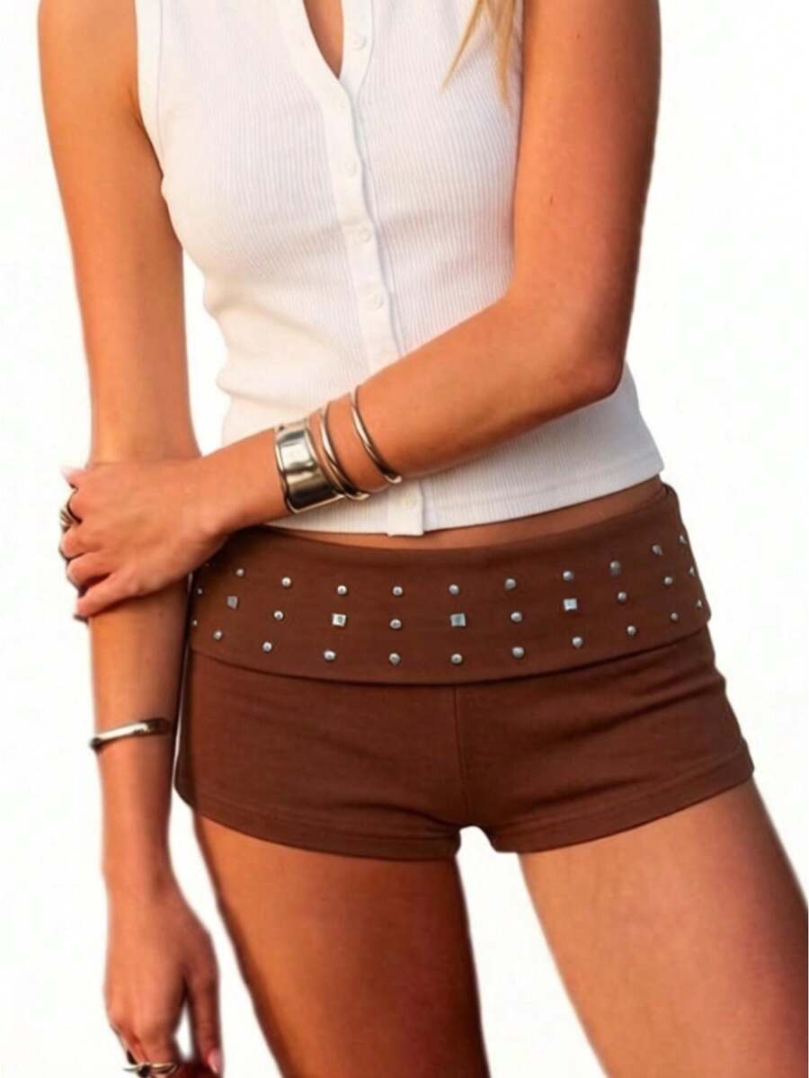 Women Fold Over Waist Shorts Stylish Rivet Studded Low Rise Slim Fit Mini Shorts for Beach Daily Wear - Marrón claro - Ver 1