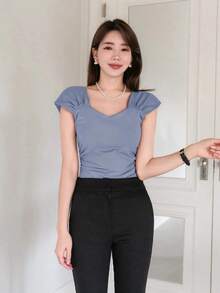 Camiseta de mujer con cuello de corazón descubierto, Hombros descubiertos y mangas cortas de volantes, unicolor ideal para el verano - Azul - Ver 3