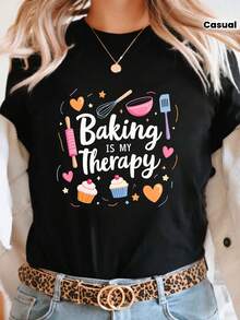Camiseta Estampada para Mujer - Camiseta Casual de Manga Corta y Cuello Redondo en Negro con Colorido Diseño Hornear Mi Terapia. Corte Relajado para Todas las Estaciones, Perfecta para el Uso Diario y Atuendos de Vacaciones (Lavable aáquina). - Negro - Ver 6