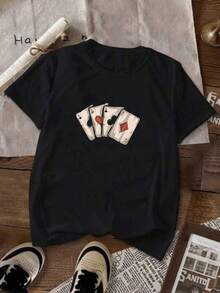 Camiseta única con diseño de cartas de poker estilo y2k perfecta para los amantes de los juegos y la moda contemporánea destaca por su originalidad y estilo atrevido ideal para llevar en cualquier ocasión combina comodidad y estilo en una sola prenda Cómoda y versátil para escuela, trabajo, salidas y eventos casuales - Negro - Ver 1