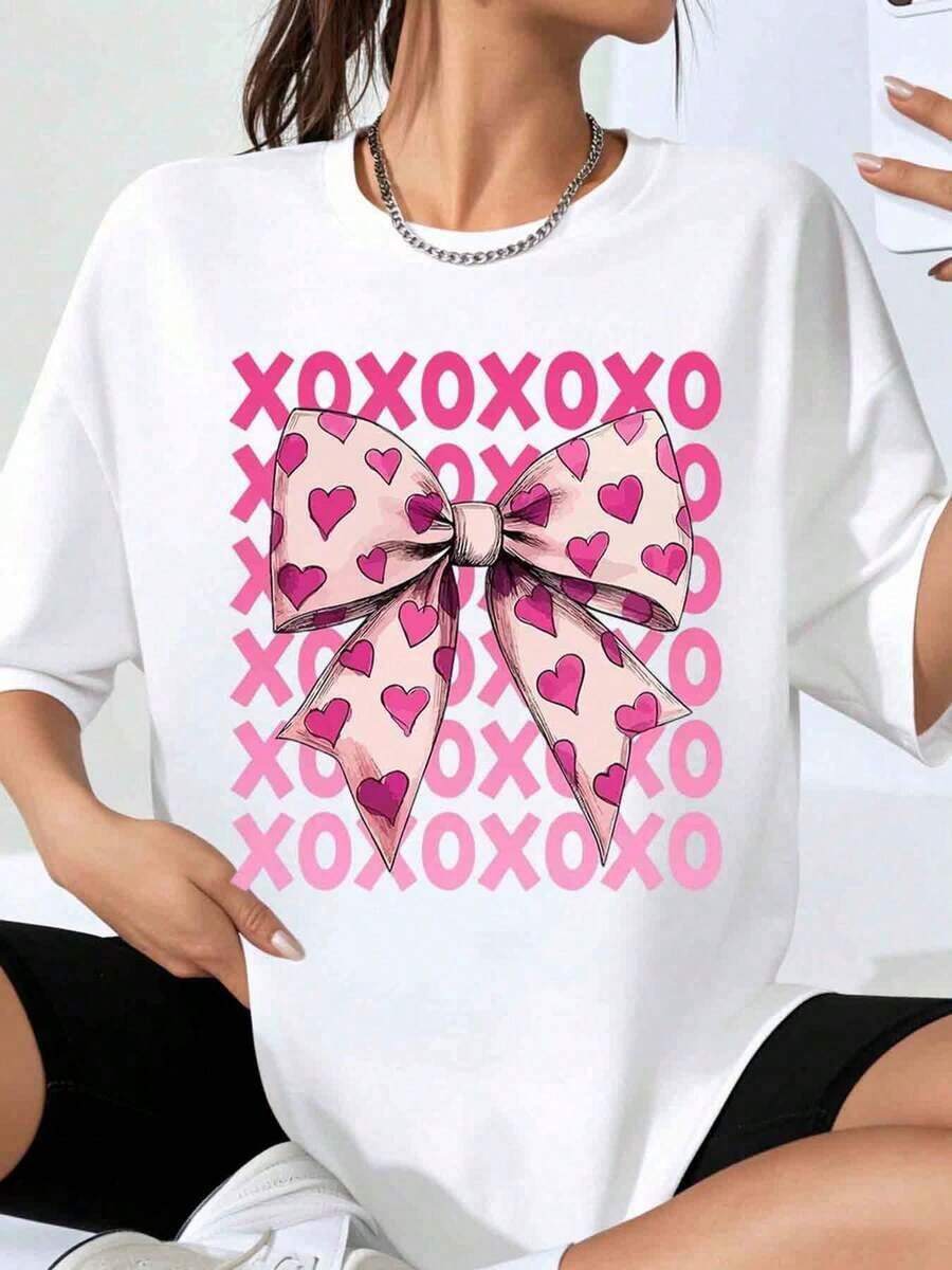 Camiseta Oversize con Estampado de Lazo GraphicXoxo para Mujer, Corte Holgado Casual, Camiseta con Diseño Gráfico, Regalo para el Día de San Valentín, Top para Chicas, Moda Urbana, Ropa de Verano - Blanco - Ver 1