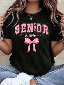 Pink T-Shirt With Bow For Graduating Mom 2024, Mother's Day Gift, Casual Summer T-Shirt For Women, Graduating Mom T-Shirt, 220g - Urban Vintage Style, Unisex, Loose Fit, Cotton, Short Sleeve, Round Neck, 100% Pure Cotton - 黑色 - 查看 7