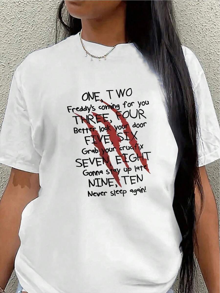 Camiseta de manga corta, ligera y duradera, diseñada con las famosas frases de Freddy, es perfecta para uso casual en casa o como vestimenta para restaurante, ofreciendo una experiencia de uso cómoda en el día a día.women's shirts - Blanco - Ver 1