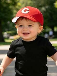 1 Stück Kinder Rote Amerikanische Campus Stil Sonnenhut mit goldfarbener Bordüre und Buchstaben Patch Baseball Kappe, atmungsaktiver Sonnenschutz Hut für Schule, Reisen, Sport & Hip-Hop für Alter 0-3 Jahre - Rot - Übersicht 3