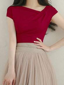 Camiseta de manga corta ajustada con cuello asimétrico y fruncido, de unicolor, para salir, para mujer de verano - Rojo - Ver 2