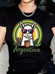 Women's T-Shirt With Graphic Print Of Argentine Llama And Mate Cup - Short Sleeve, Round Neck, Casual Style, Machine Washable, Summer And Spring T-Shirt, Vibrant Colors For Casual Outfits, Relaxed Style, Cultural Theme, Stretch Fabric, Printed T-Shirt, For Culture Enthusiasts. - 黑色 - 查看 1