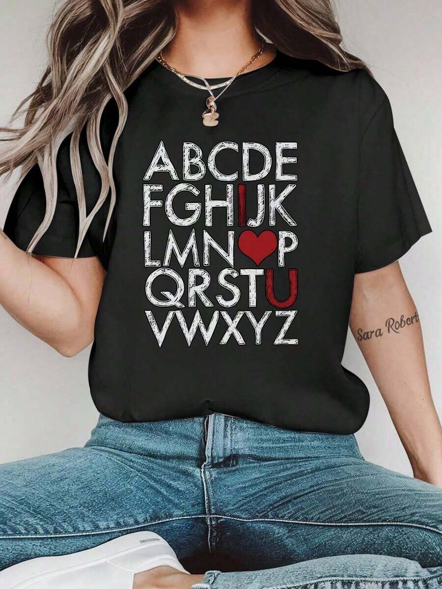 Women's Black T-Shirt - Alphabet Chart ABCDEFGHIJKLMNOPQRSTUVWXYZ With Red Heart Detail - Casual Everyday And Valentine's Day Outfits - Machine Washable T-Shirt - Comfortable Fit For All Seasons, Cute T-Shirts, Fun Design T-Shirt, Classic Crew Neck, Relaxed Fit, Stylish Top, Easy Care, Short Sleeve T-Shirt, Women's Blouses > Clothing - 黑色 - 查看 1