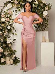 Vestido de dama de honor con hombros descubiertos, drapeado y abertura en el muslo en color rojo borgoña - Rosa Pálido - Ver 1