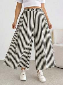 Comfortable And Loose-Fitting Elastic-Waist Pleated Shorts/Skirts, A Basic And Versatile Style For Everyday Wear, Flattering The Figure, In Apricot Color, For Plus-Size Women, For Spring/Summer - Black and White - View 9